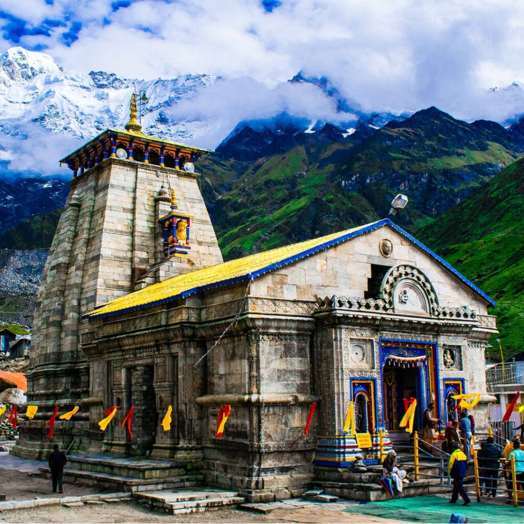 Kedarnath temple with Himalayan mountains behind